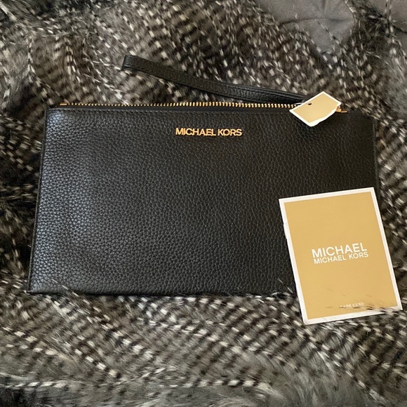 Michael Kors Handbags - MK clutch wristlet